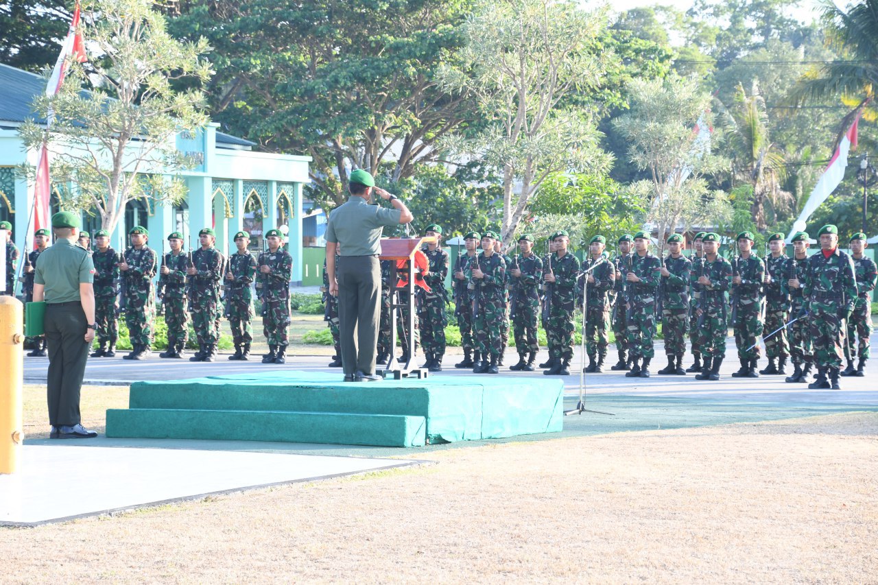 Kasrem 142/TTG Irup Pada Upacara Bendera Di Makorem