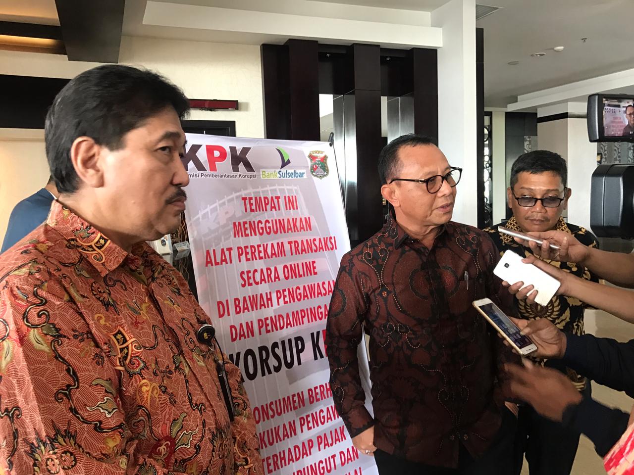 Bersama Bupati KPK Dampingi Pemasangan TMD di G'Maleo Hotel