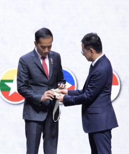 Terima Penghargaan dari AFEO, Presiden Jokowi: Penghargaan Ini Milik para Insinyur Indonesia