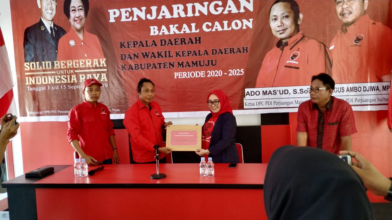 PDIP Mamuju Terima Formulir Penjaringan Bacalon dari Sutinah