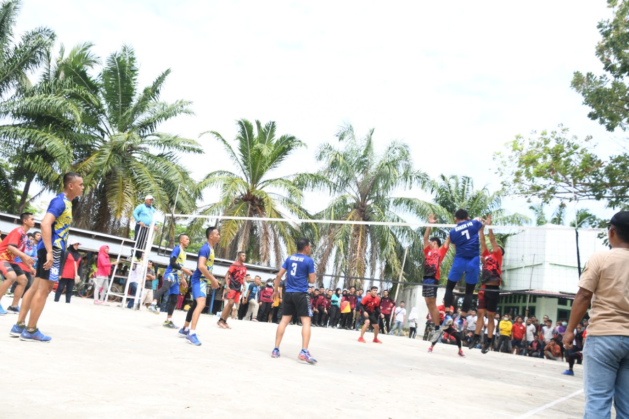 Tim VB Korem 142/TATAG Juara Pertadingan Volly Hut Sulbar