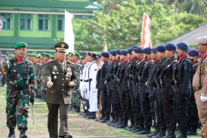 Kapolda Sulbar Hadiri Upacara HUT TNI di Makorem 142 Tatag* Kapolda Sulbar Hadiri Upacara HUT TNI di Makorem 142 Tatag*