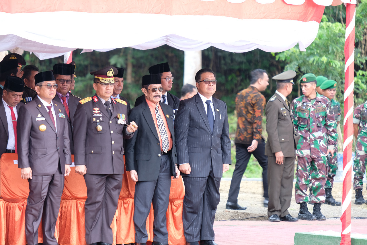 IMG-20191005-WA0058 Kapolda Sulbar Hadiri Upacara HUT TNI di Makorem 142 Tatag*
