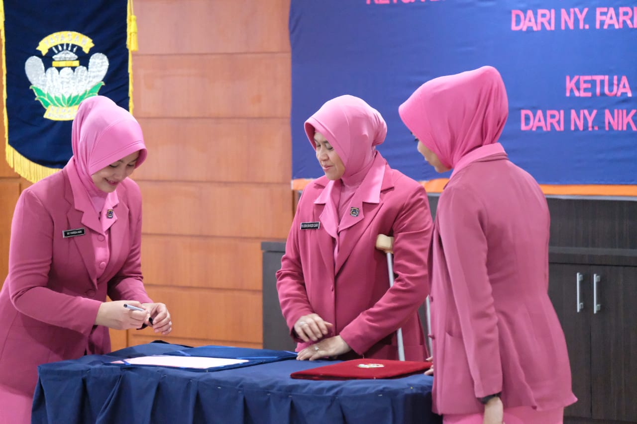 IMG-20191105-WA0027 Ketua Bhayangkari PD Sulbar Pimpin Sertijab Ketua YKB Majene dan Matra.