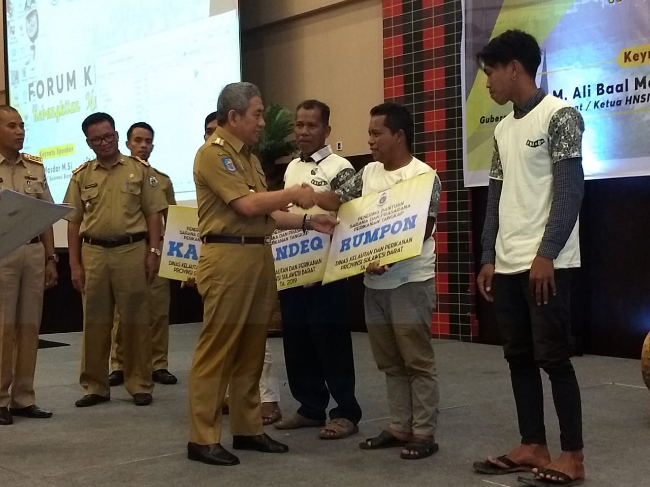 Alhamdulillah , Ribuan Nelayan Sulbar Dapat Bantuan