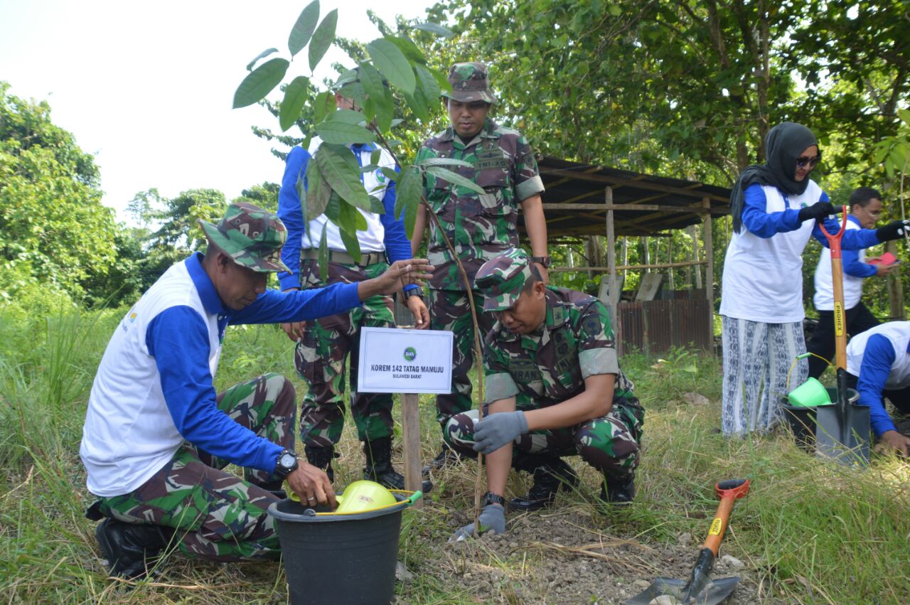 Kasrem 142/Tatag Hadiri Aksi Gerakan Penanaman Pohon