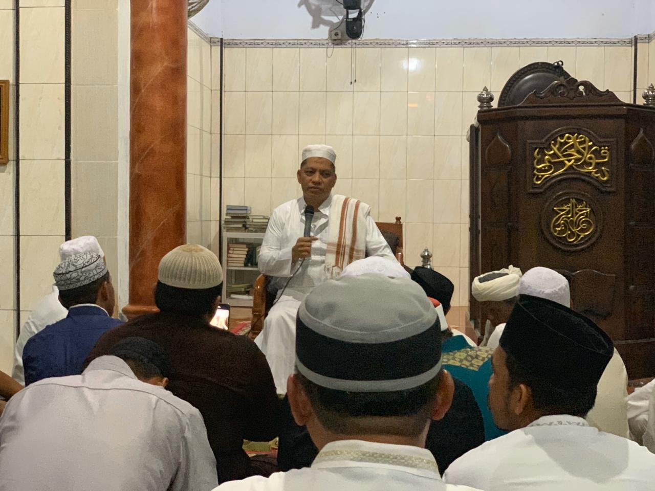 Magrib Berjamaah Di Masjid Nurul Iman Kappung Toa Desa Bonra Kapolda Sulbar Ajak Jamaah Jaga Kekuatan Iman.