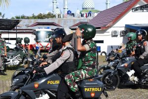 TNI - Polri Patroli Bersama Pada Hari Natal.