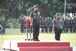 Danrem Irup pada Upacara Bendera di Makorem 142/Tatag