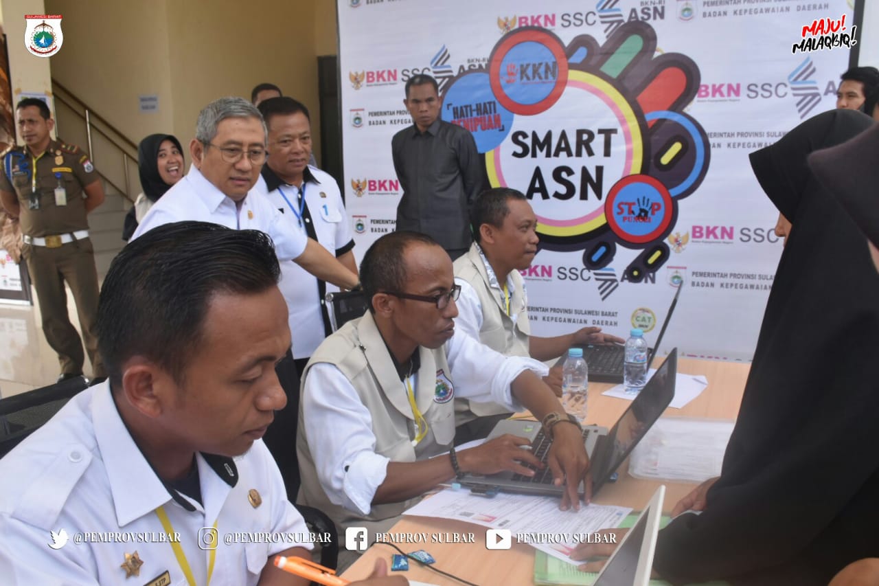 71ae3a0e-018f-4b90-b783-a6882e5151fa Gubernur Pantau Ujian CPNS Sulbar