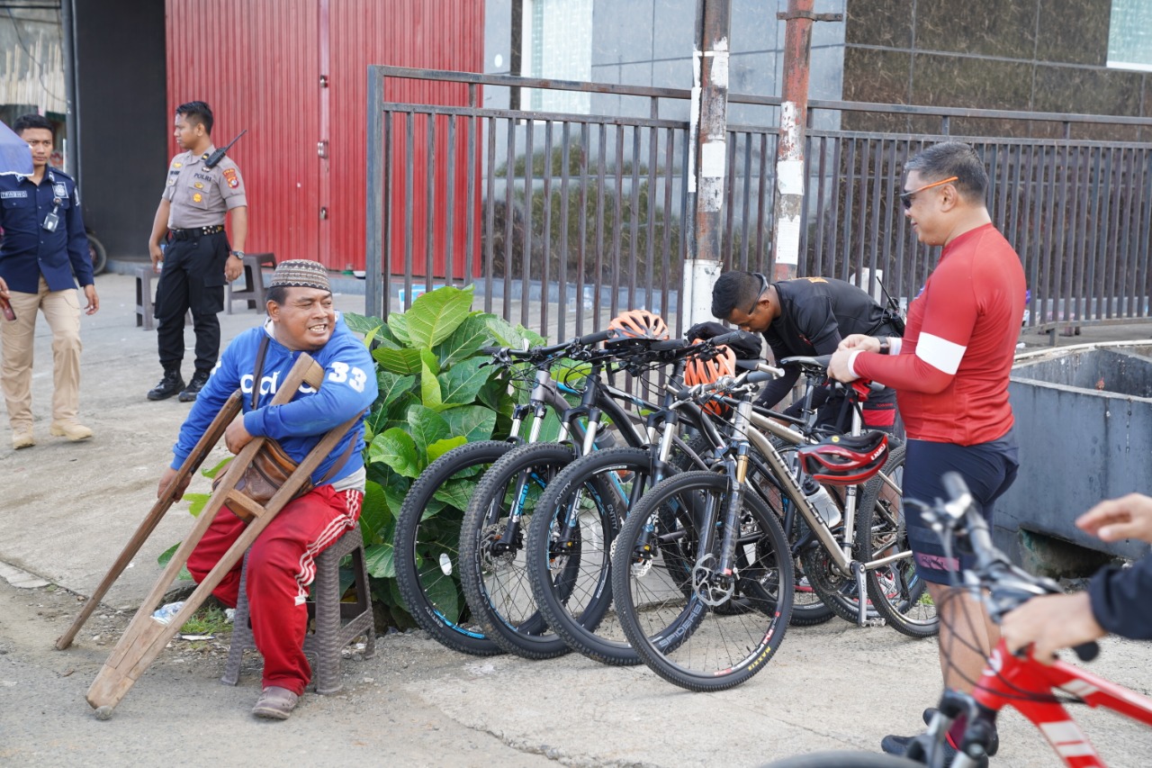 IMG-20200226-WA0021 Sepeda Sehat, Kapolda Sulbar Menjaga Kebugaran Personil Dengan Olah Raga Sepeda.