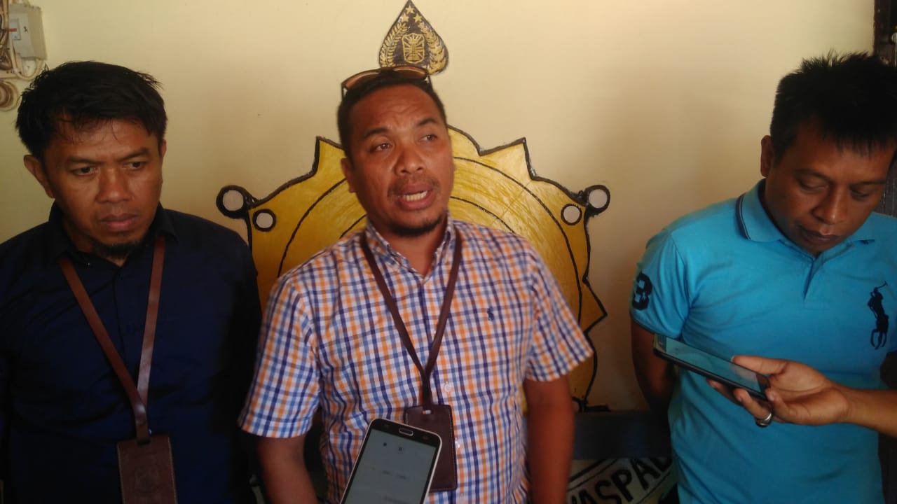 IMG-20200312-WA0033 Tersangka Kasus Korupsi Diserahkan ke Kejari Mamuju