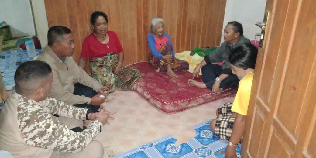 Dinsos Mamasa Salurkan Bantuan Bagi Korban Kebakaran