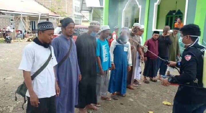 Ratusan Jemaah Tabligh Akbar Di semprot Disinfektan di Mamuju Setelah dari Gowa Sulsel
