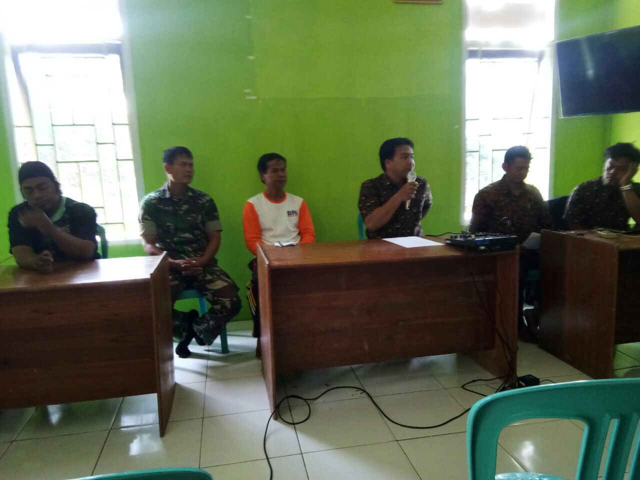 Babinsa Hadir Rapat Penetapan Anggaran Pendapatan dan Belanja Desa