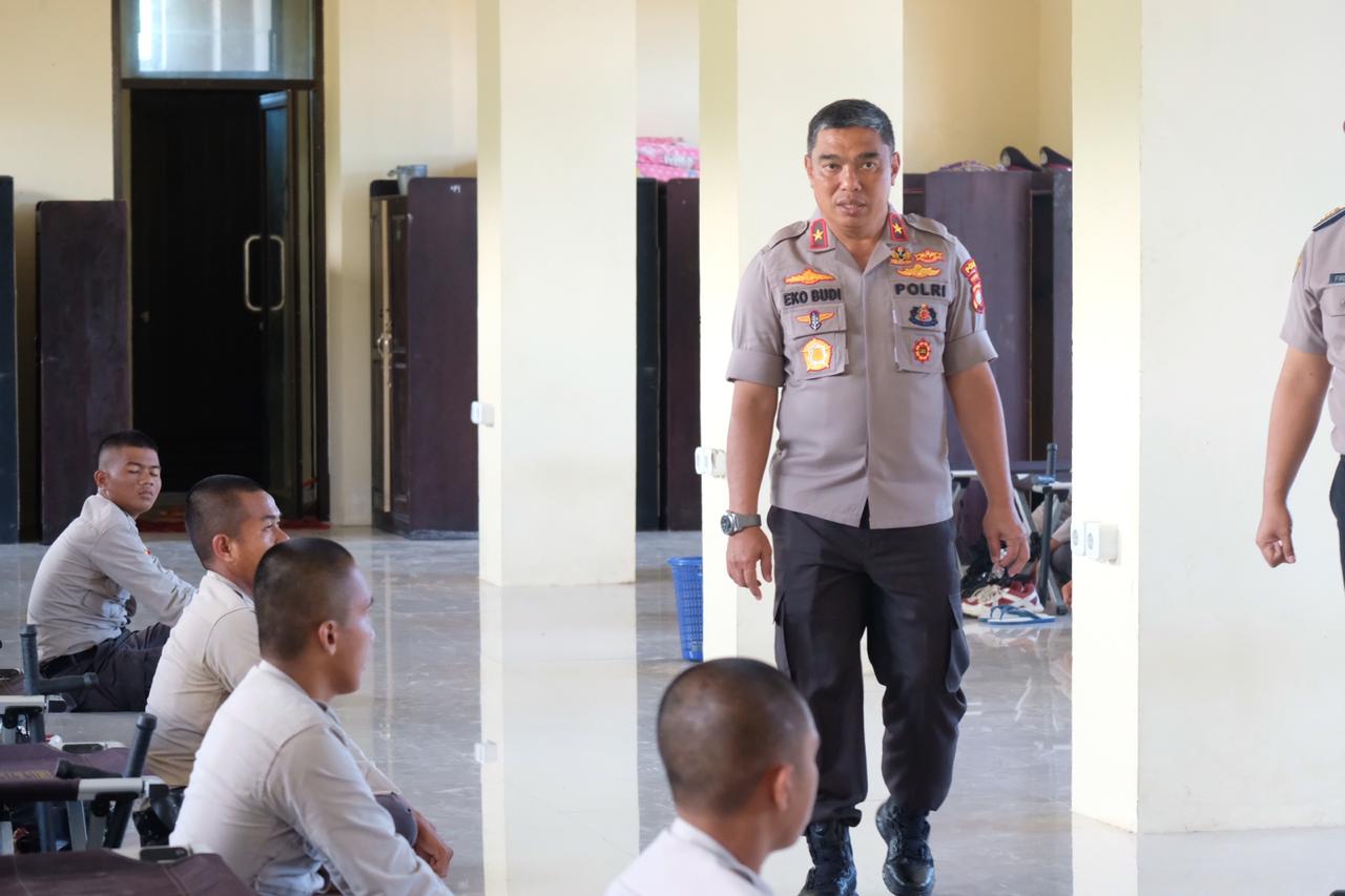 Darurat Covid-19, Kapolda Sulbar Perintahkan Kebersihan di Utamakan.