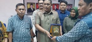 08de136b-cf8a-454d-86e4-f68a5e51fdec-768x354-1 Bapemperda DPRD Mamuju Studi Banding ke Manado