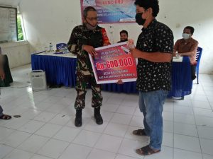 Danramil Kalumpang Hadiri Pembagian BLT di Wilayahnya