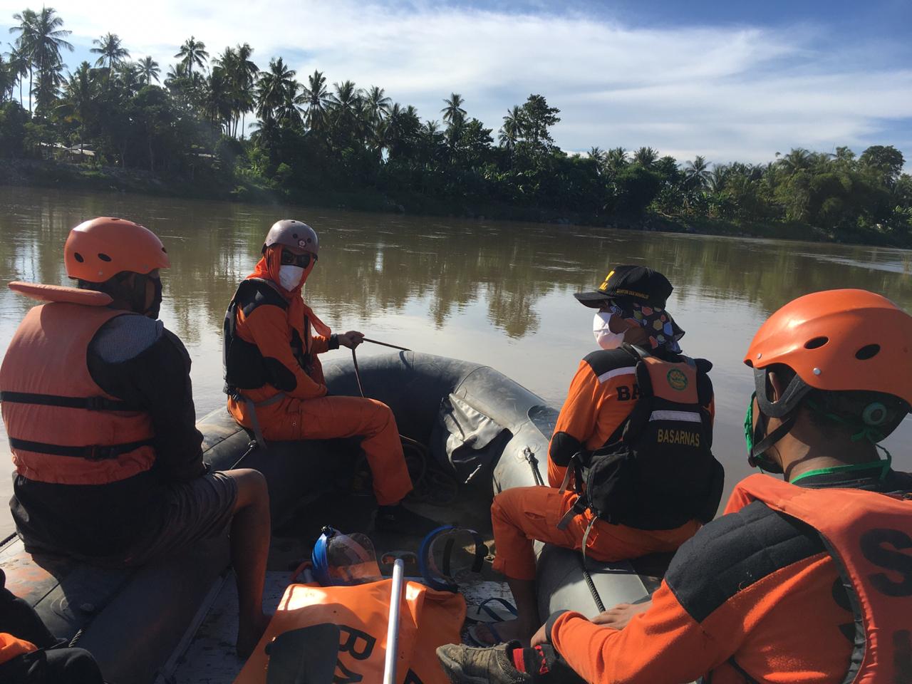 Operasi SAR Terhadap 1 Dari 3 Tenggelam Di Sungai Mapilli Polman di Hentikan