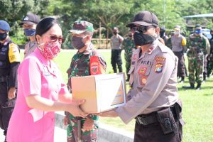 Sinergitas TNI/POLRI Kembali Salurkan1.275 Paket Sembako Sinergitas TNI/POLRI Kembali Salurkan1.275 Paket Sembako