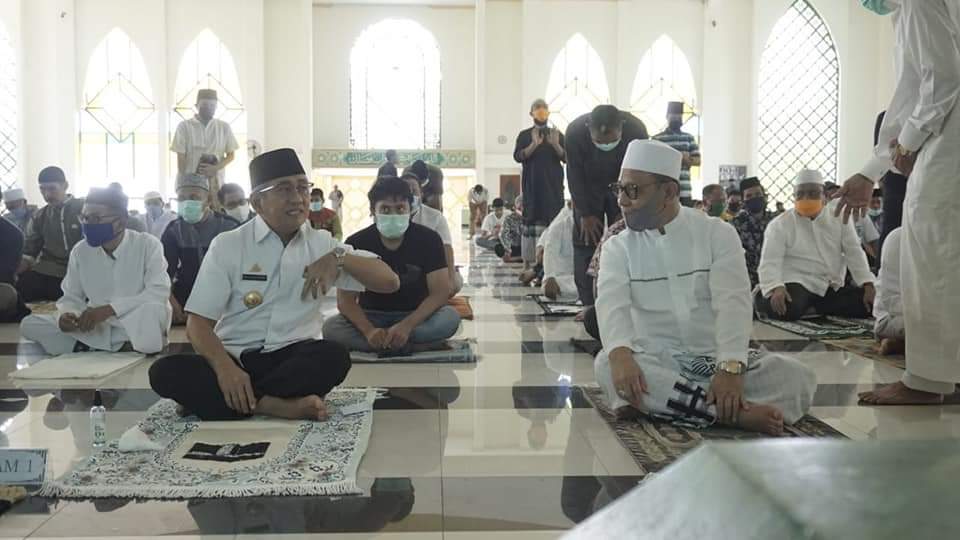 FB_IMG_1591341475010 Bupati Mamuju Habsi Wahid Jumatan di Suhada
