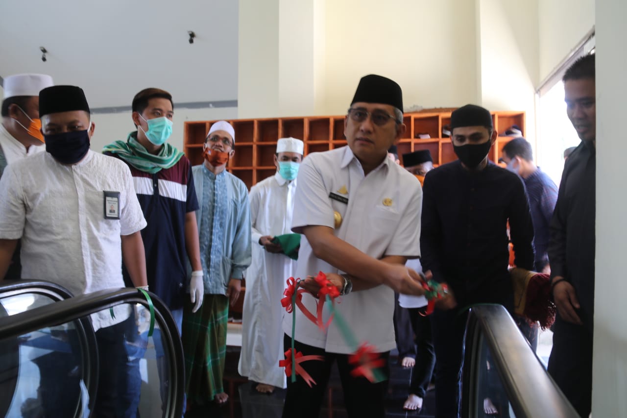 IMG-20200607-WA0011 ABM Resmikan Penggunaan Eskalator Masjid Suada Mamuju