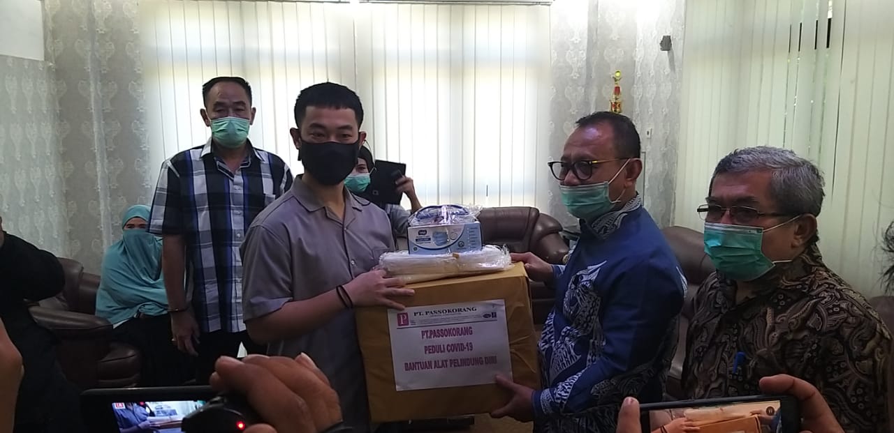 Pemkab Mamuju Terima Bantuan APD Dari PT Passokorang