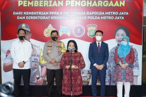 Berhasil Ungkap Kasus Eksploitasi dan Perdagangan Anak, Menteri Bintang Berikan Penghargaan Kepada 36 Aparat Penegak Hukum Berhasil Ungkap Kasus Eksploitasi dan Perdagangan Anak, Menteri Bintang Berikan Penghargaan Kepada 36 Aparat Penegak Hukum
