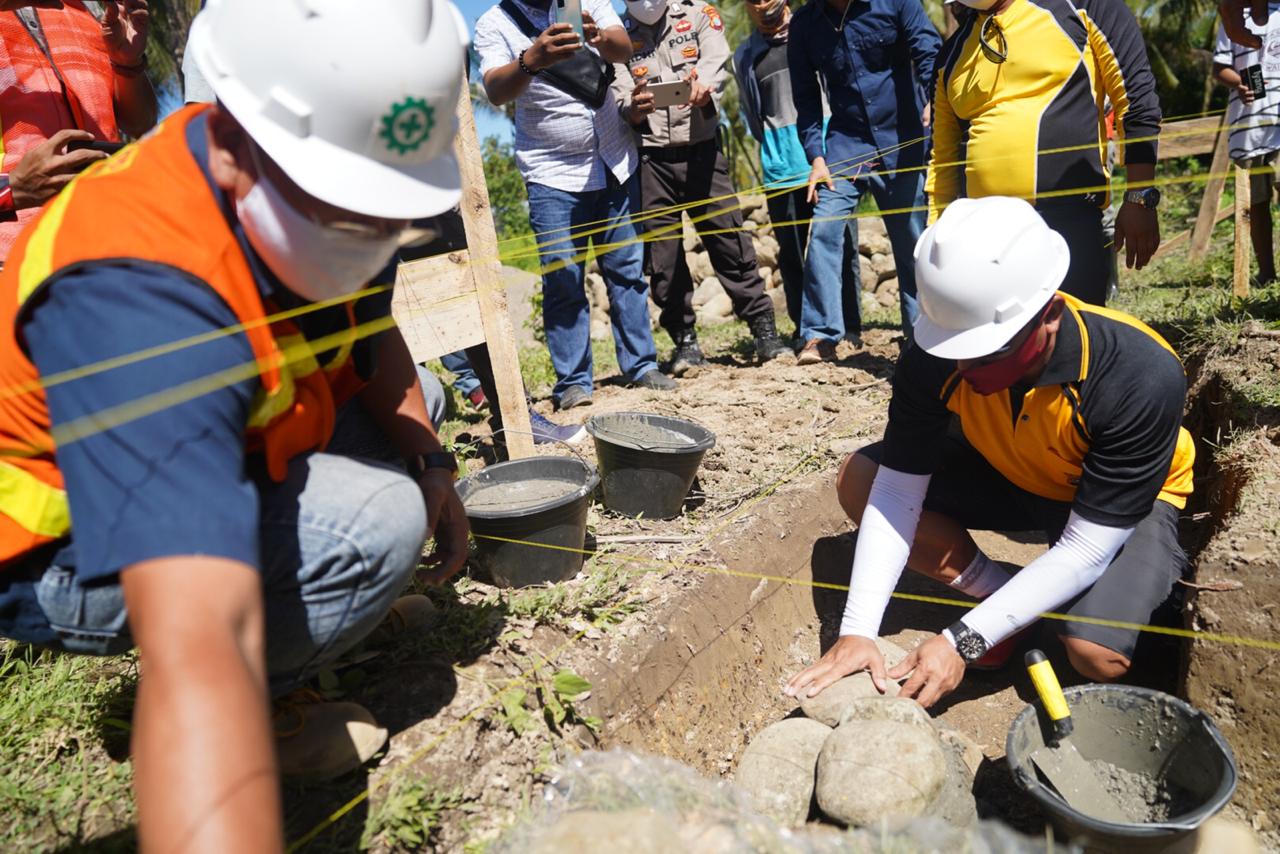 Kapolda Sulbar Meletakkan Batu Pertama SPN Mekkatta