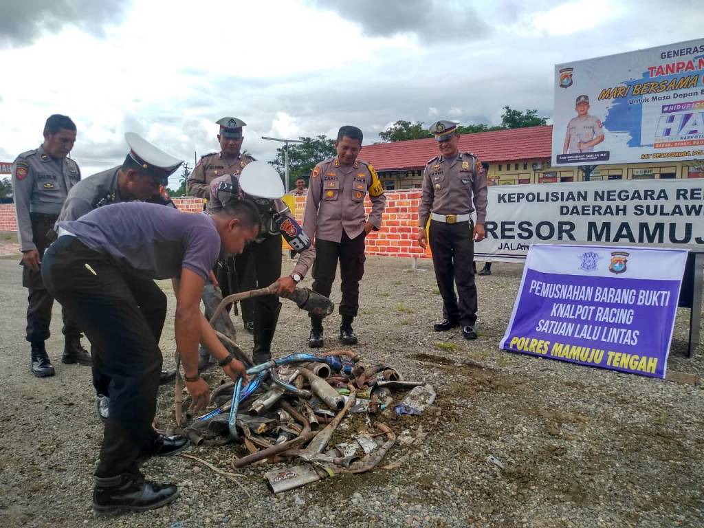 Polres Mateng Musnahkan 42 Knalpot