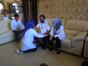 TINA-ADO Minta Doa Restu Orang Tua dan Tokoh Masyarakat TINA-ADO Minta Doa Restu Orang Tua dan Tokoh Masyarakat