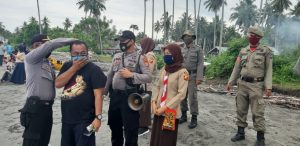 IMG-20200921-WA0032 Polres Pasangkayu bersama Satpol PP Laksanakan Ops.Yustisi Di Pantai Tanjung Babia.
