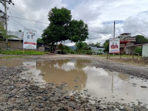 IMG-20200928-WA0032 Jalan Rusak Parah, Warga Desa Kalonding Memilih Jalur Air