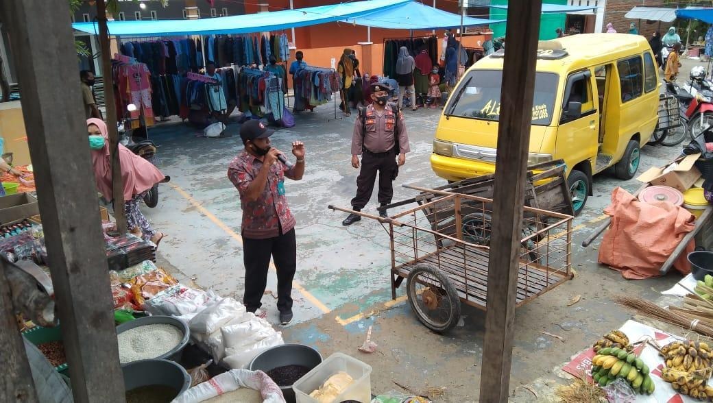 Polsek Pamboang Bersama Unsur Tripika Edukasi Protokol Kesehatan