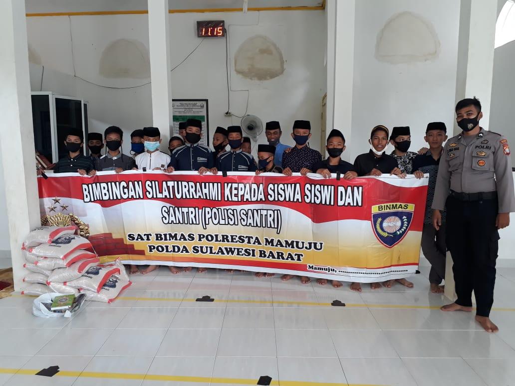WhatsApp Image 2020-09-08 at 12.06.03 Polresta Mamuju Salurkan Bantuan Polri dan Membina Santri Pondok Attanwir Muhammadiyah Mamuju