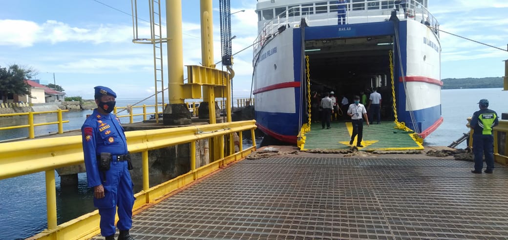 Antisipasi Barang Ilegal, Sat Polair Polresta Mamuju Laksanakan Pengawasan Pelabuhan Fery Simboro