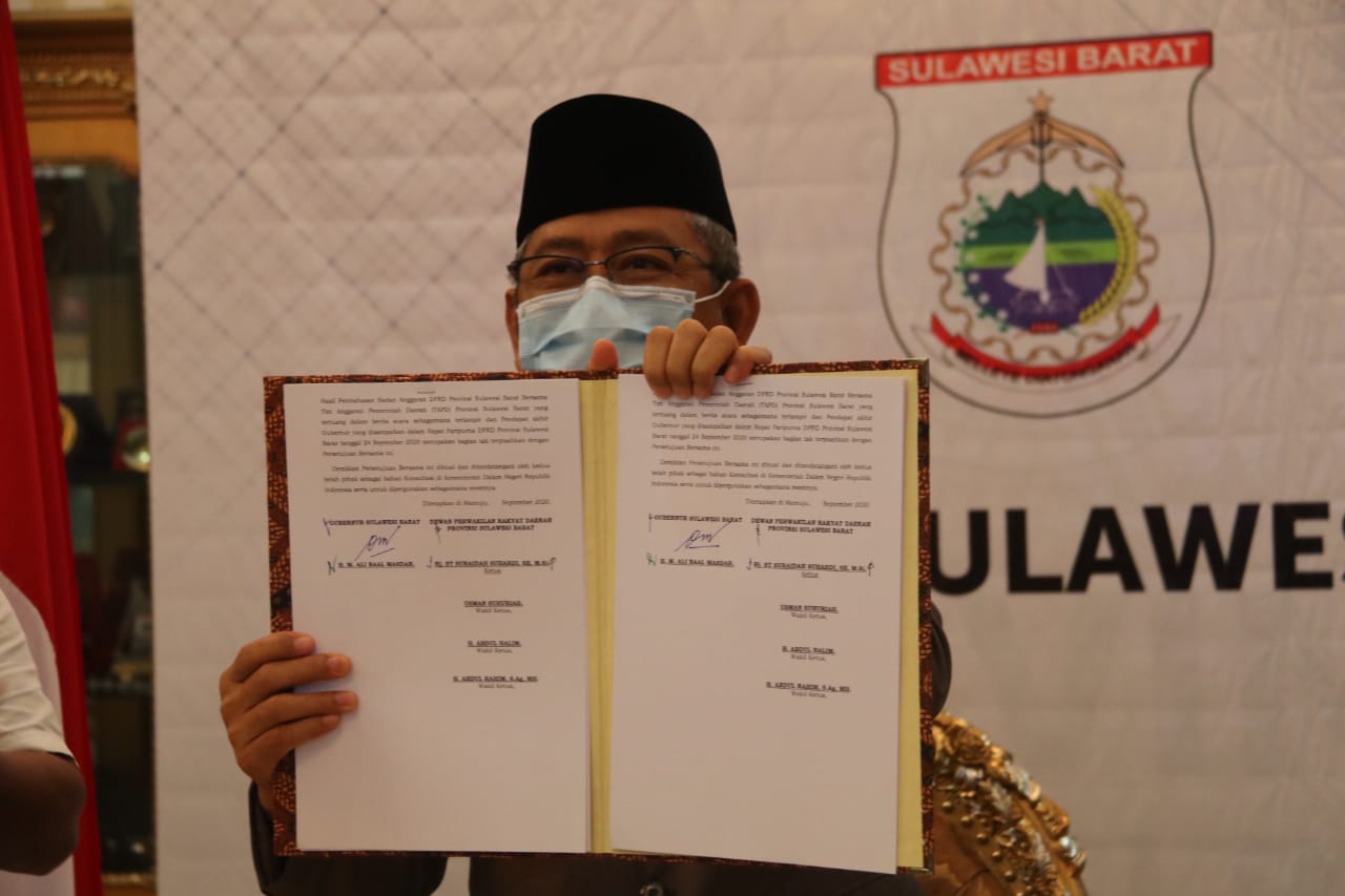 Gubernur dan Ketua DPRD Sulbar Tanda Tangan RAPBD 2020