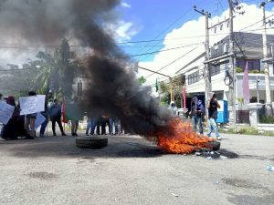 IMG-20201009-WA0039 HMI Cabang Manakarra Unras Penolakan Omnibus Law