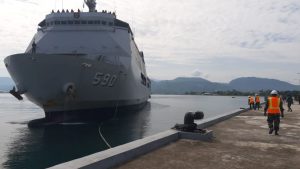 KRI Makassar 590 Sambangi Lanal Mamuju