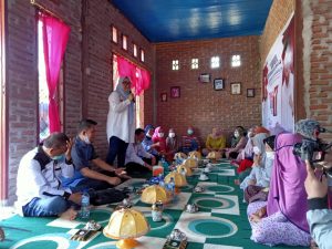 Sambutan Hangat Masyarakat Topore Terhadap Sutinah