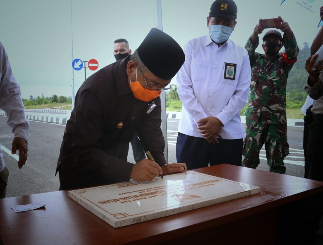 ABM Resmikan Akses Jalan Pelabuhan Belang-Belang