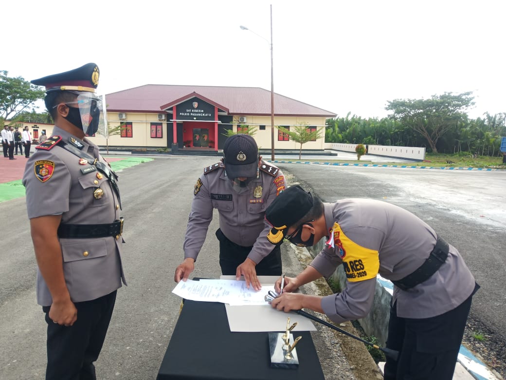 Kapolres Pasangkayu Pimpin Serah Terima Kapolsek Baras.