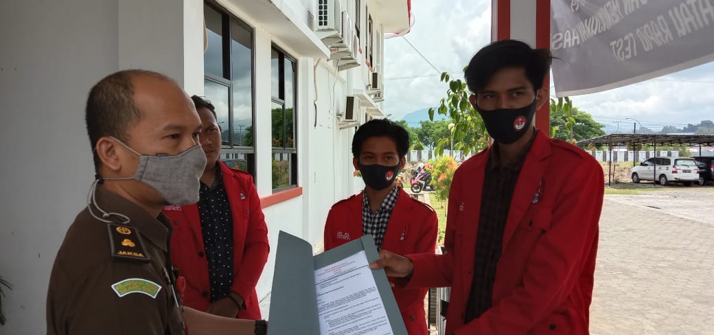 WhatsApp Image 2020-10-27 at 20.28.06 GMNI Mamuju Laporkan Dugaan Penyelewengan Aset Ke Kejati Sulbar