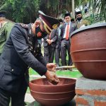 Hari Pahlawan di Wilayah Hukum Polres Majene Terapkan Protokol Kesehatan Hari Pahlawan di Wilayah Hukum Polres Majene Terapkan Protokol Kesehatan