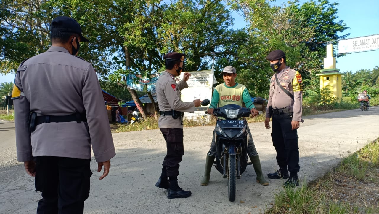 Polsek Budong-Budong Polres Mateng Disiplinkan Warga Polsek Budong-Budong Polres Mateng Disiplinkan Warga