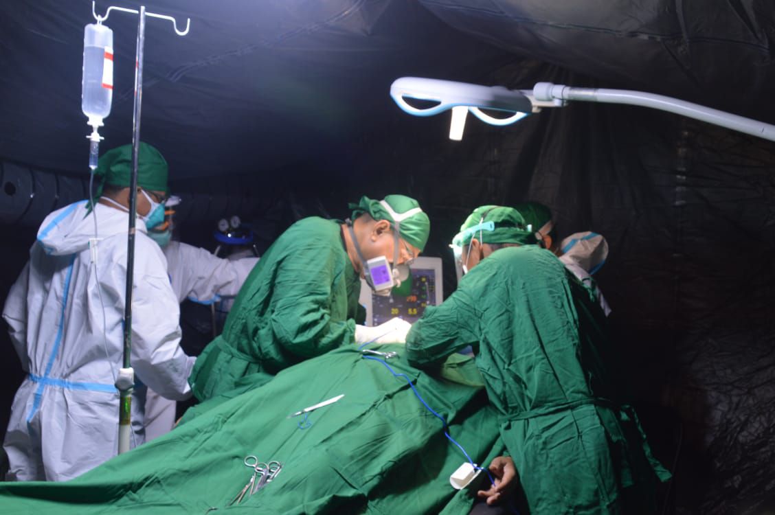 Waka Kesdam XIV/Hasanuddin Lakukan Operasi Tiga Pasien Non Stop