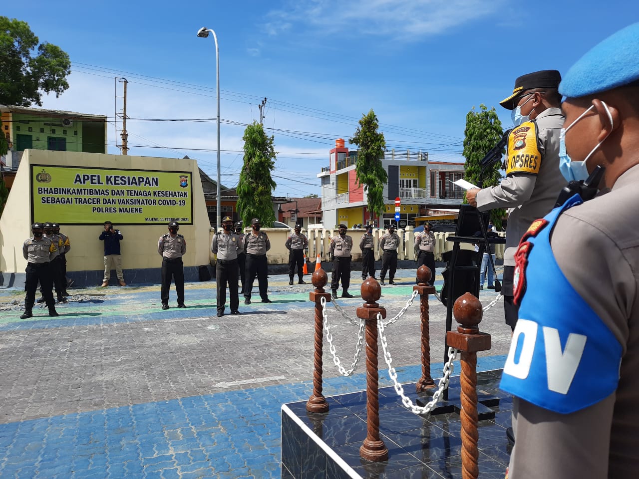 Apel Kesiapan Bhabinkamtibmas dan Tenaga Kesehatan Sebagai Tracer dan Vaksinator Covid-19 Polres Majene Apel Kesiapan Bhabinkamtibmas dan Tenaga Kesehatan Sebagai Tracer dan Vaksinator Covid-19 Polres Majene