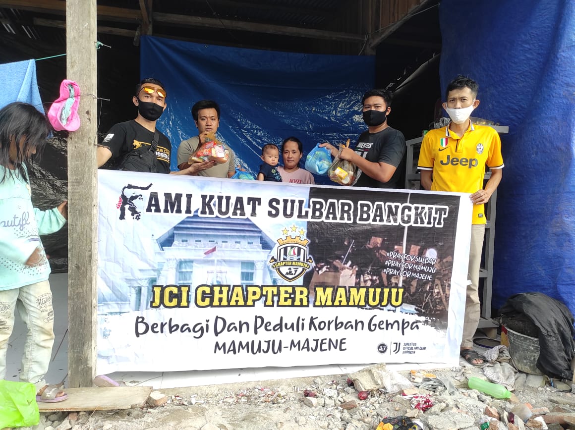 Komunitas Juventus Club Indonesia Chapter Mamuju Berbagi Untuk Korban Gempa