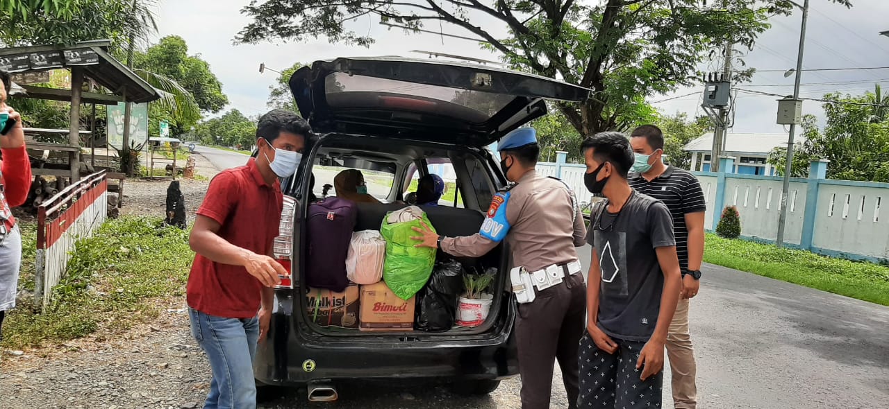 Pasca BOM di Makassar, Personel Polres Polman Melaksanakan Penyekatan/Pemeriksaan 