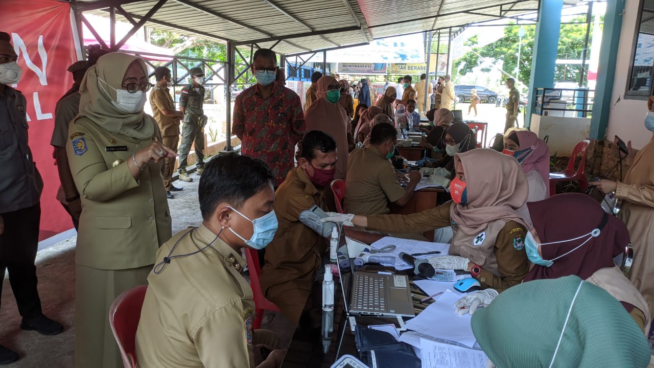 Wagub Sulbar Minta ASN Edukasi Masyarakat Tidak Takut Divaksin